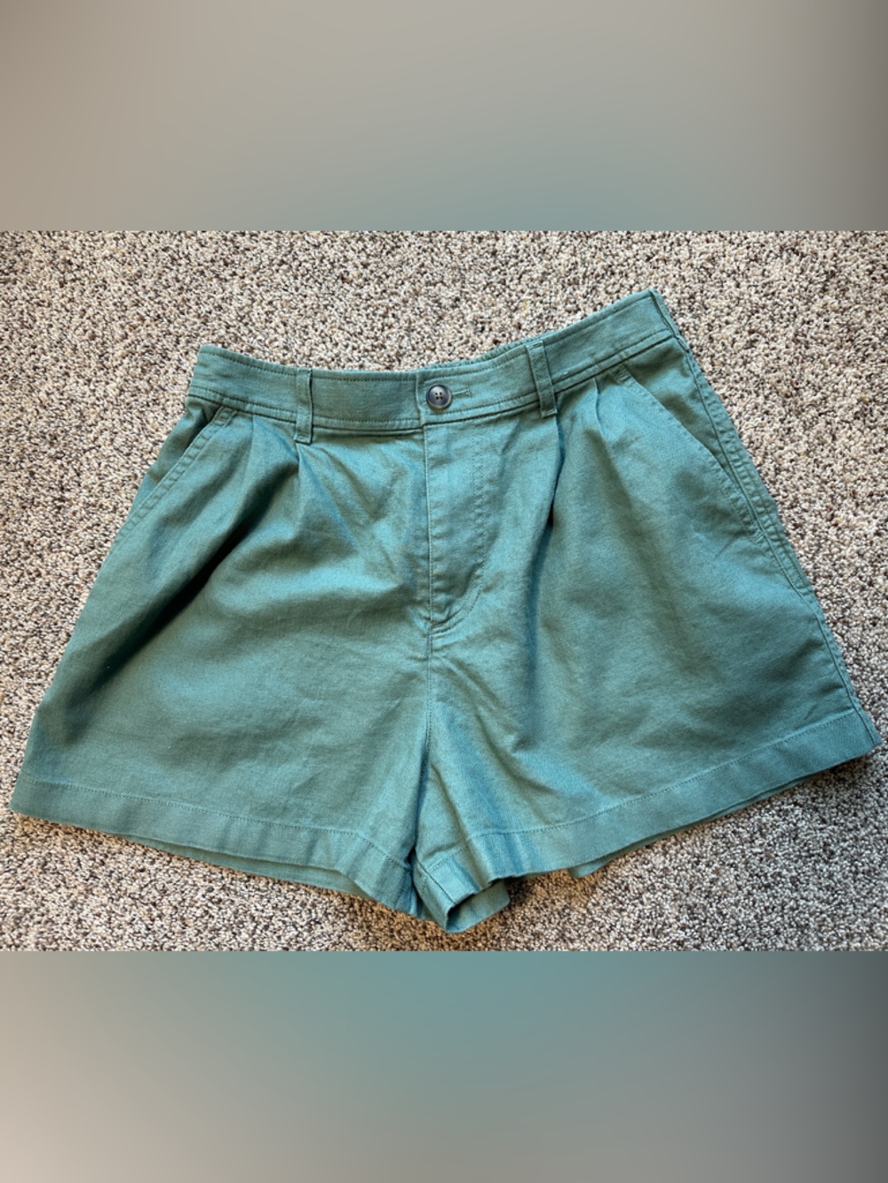 Uniqlo Green Pleated High-Waist Women’s Linen Cotton Shorts
